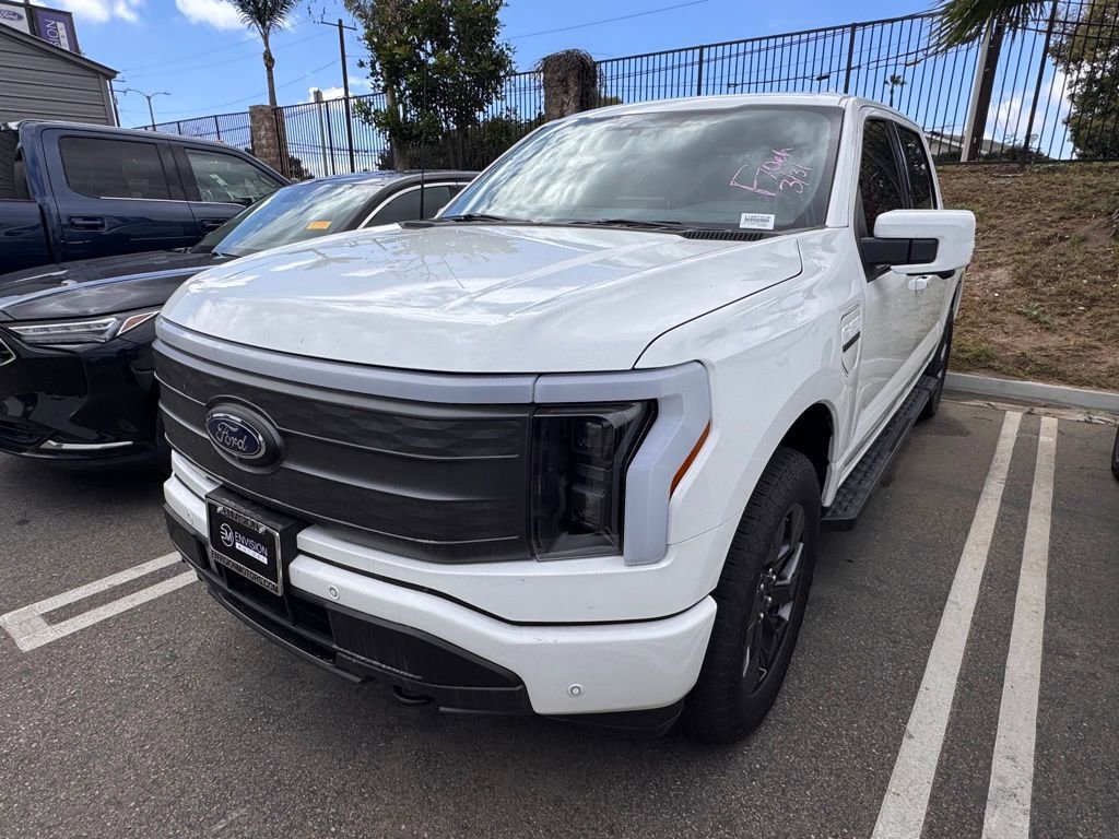 Used 2022 Ford F150 Lightning Lariat image 3