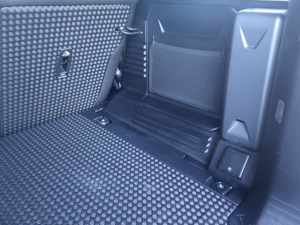 Used 2025 Land Rover Defender 110 S AWD/4WD image 33