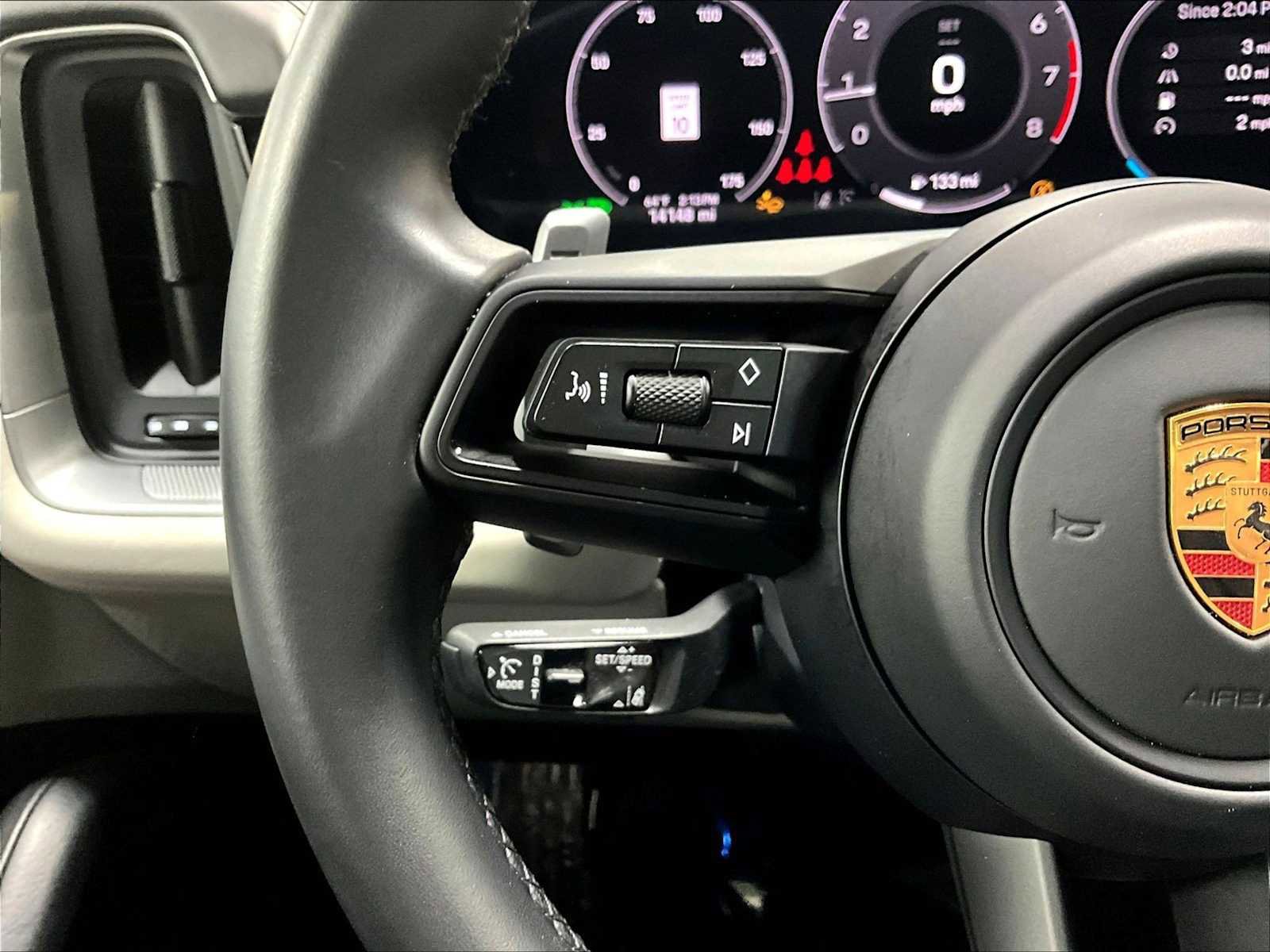 Used 2025 Porsche Cayenne image 21