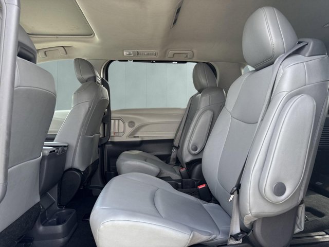 Used 2024 Toyota Sienna XLE w/ XLE Plus Package FWD image 11