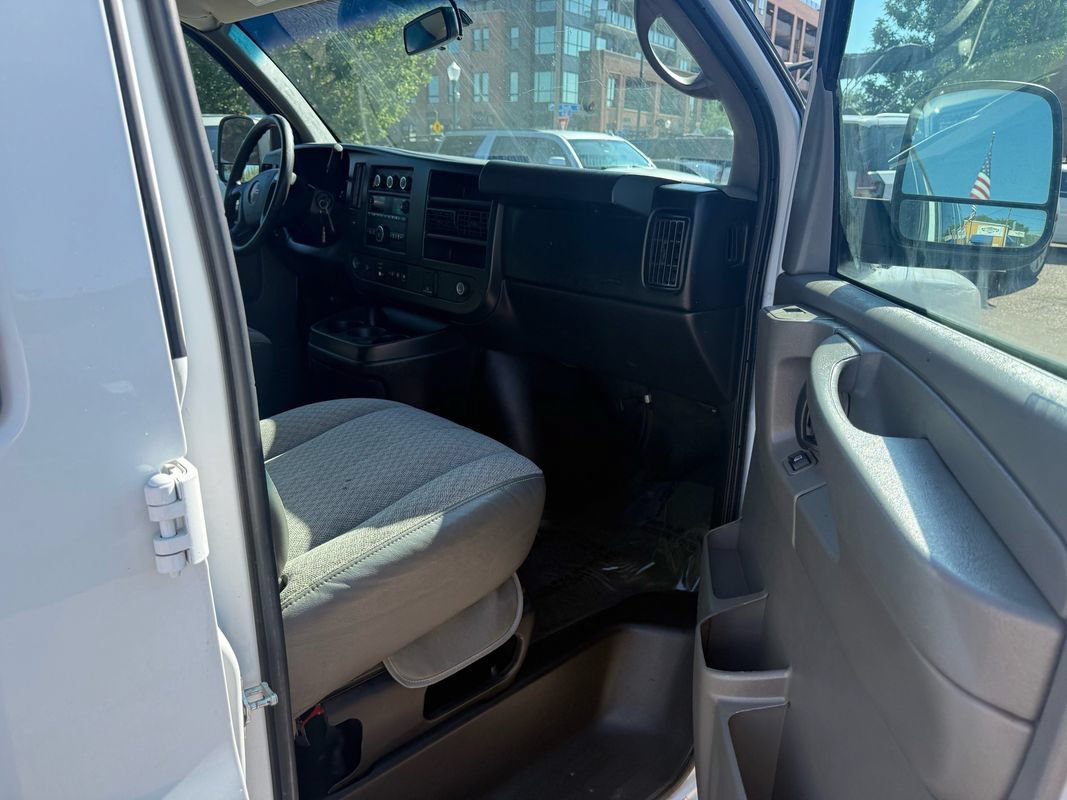 Used 2015 GMC Savana 2500 LT w/ LT Preferred Equipment Group RWD image 23