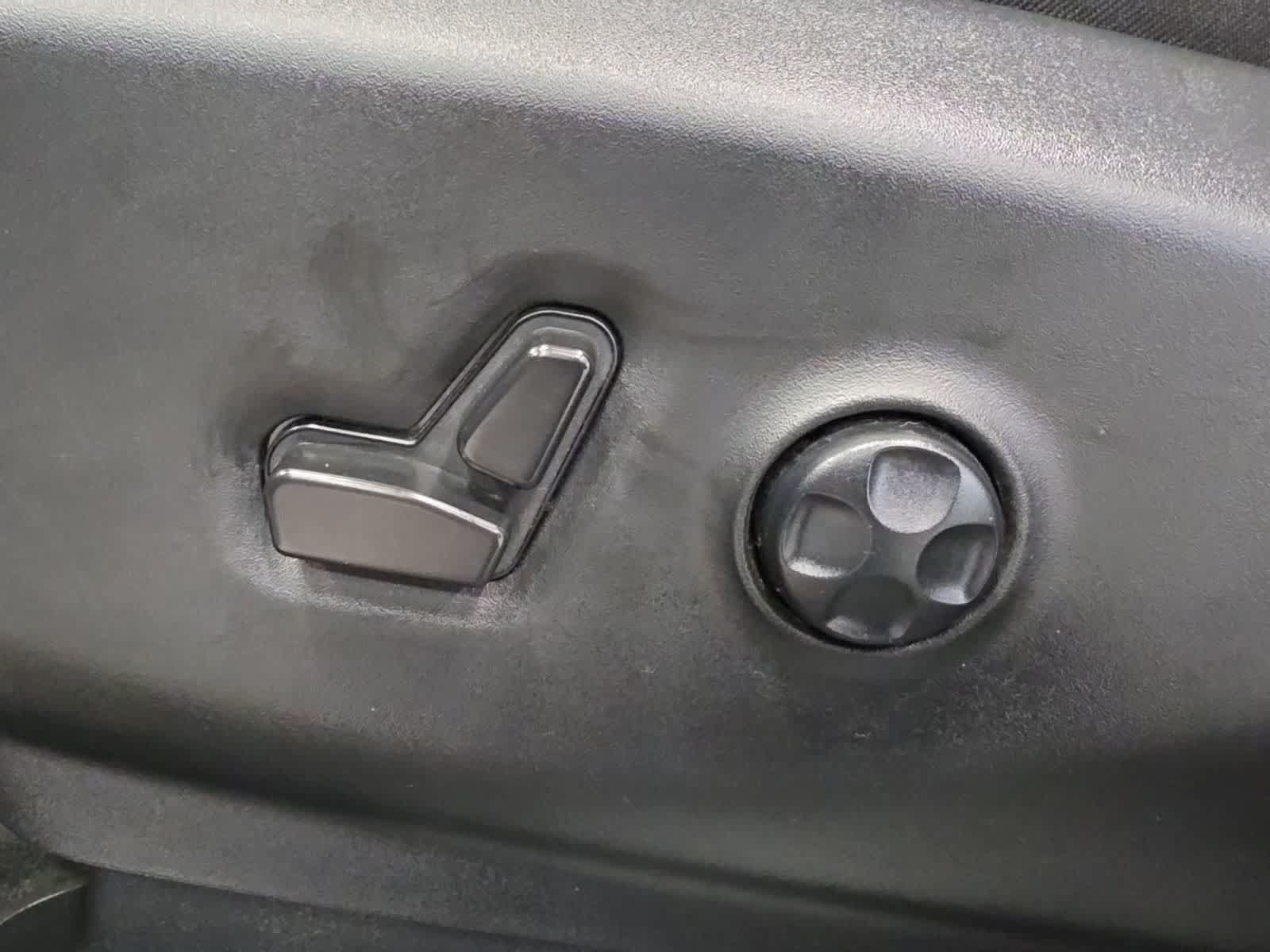 Used 2025 Chrysler Pacifica Limited FWD image 18