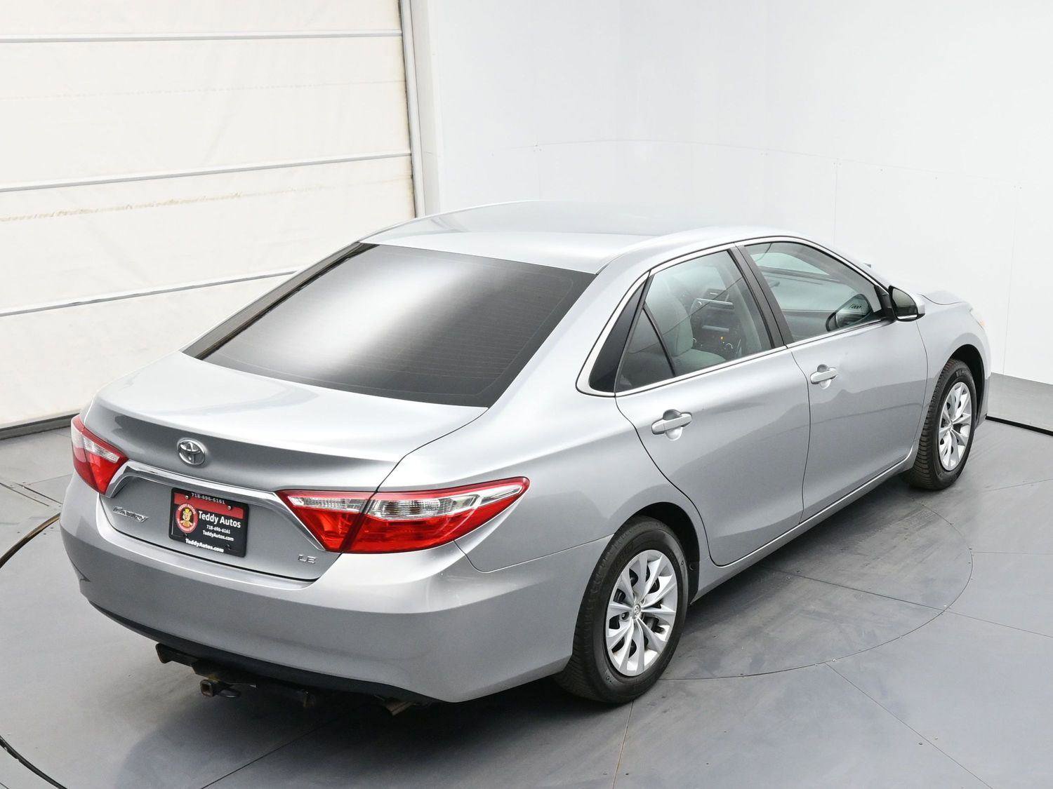 Used 2017 Toyota Camry LE FWD image 33