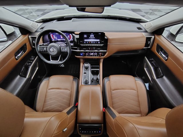 Used 2023 Nissan Pathfinder Platinum AWD/4WD image 2