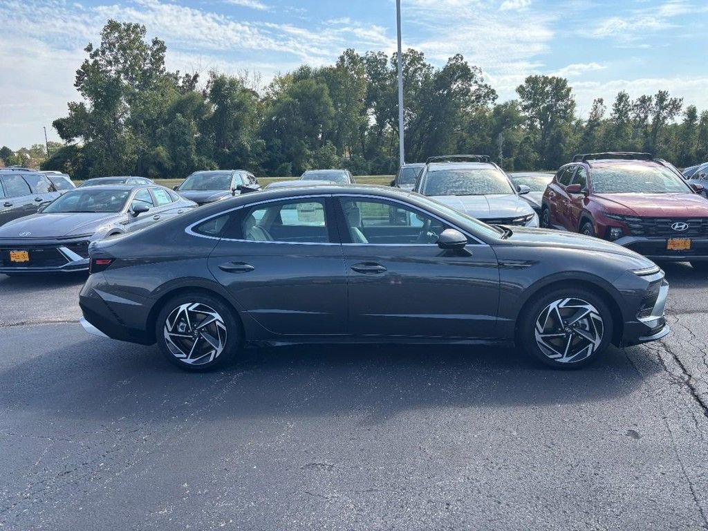New 2025 Hyundai Sonata SEL FWD image 2