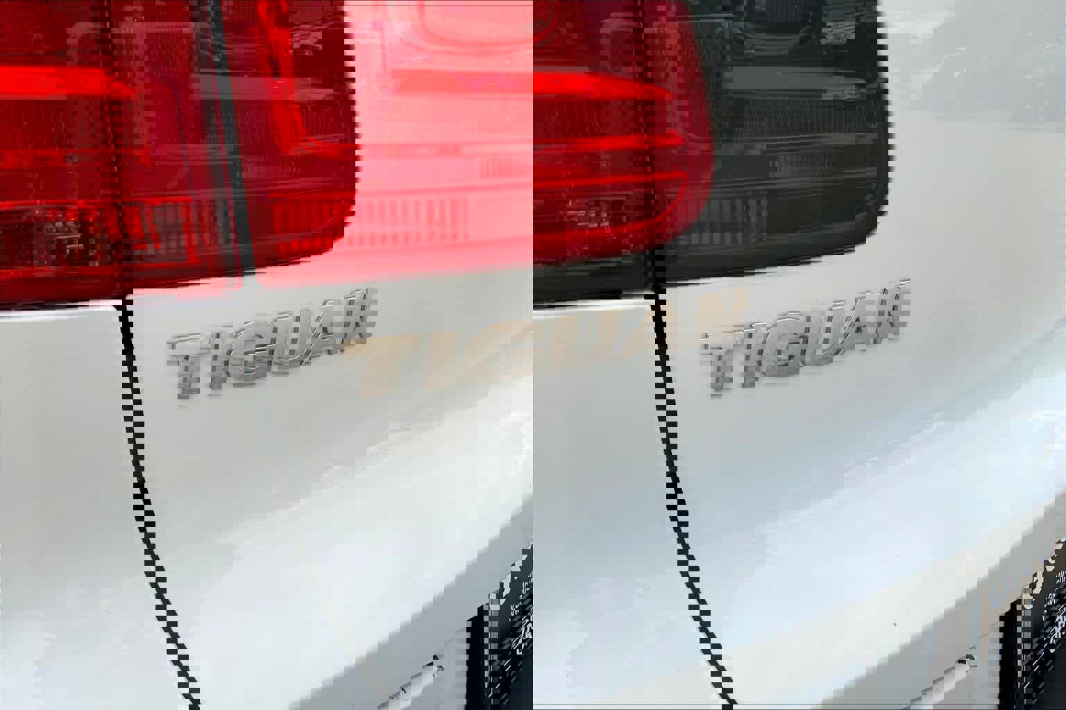 Used 2017 Volkswagen Tiguan Wolfsburg Edition image 28