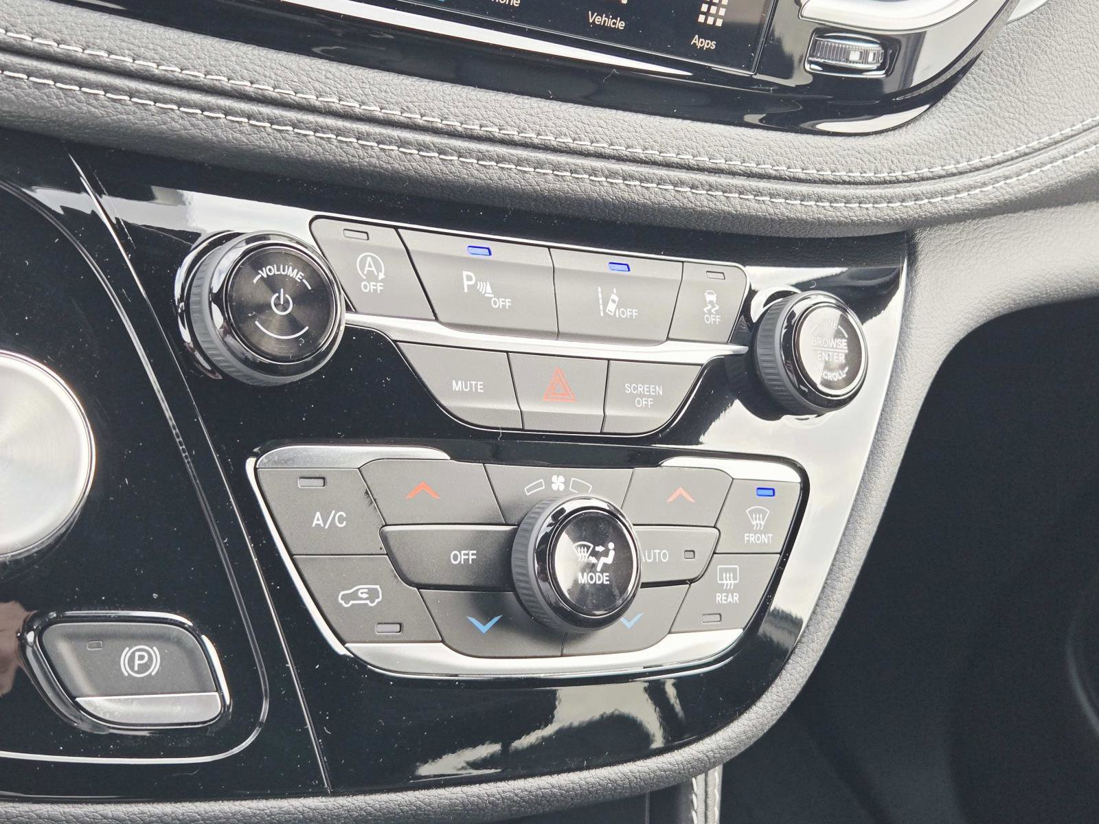 New 2026 Chrysler Pacifica Limited FWD image 29