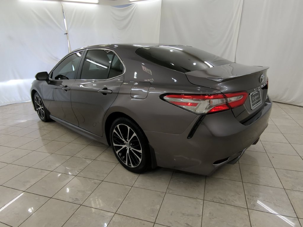 Used 2018 Toyota Camry SE w/ Moonroof Package FWD image 6