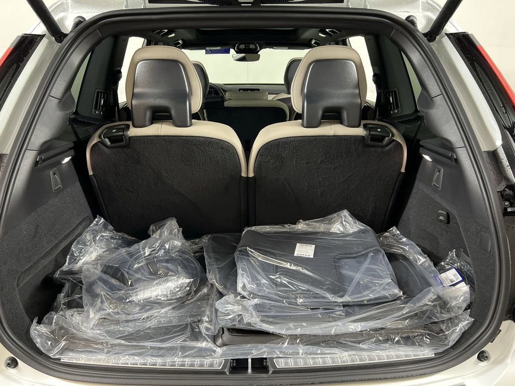 New 2026 Volvo XC90 T8 Plus w/ Protection Package Premier image 18