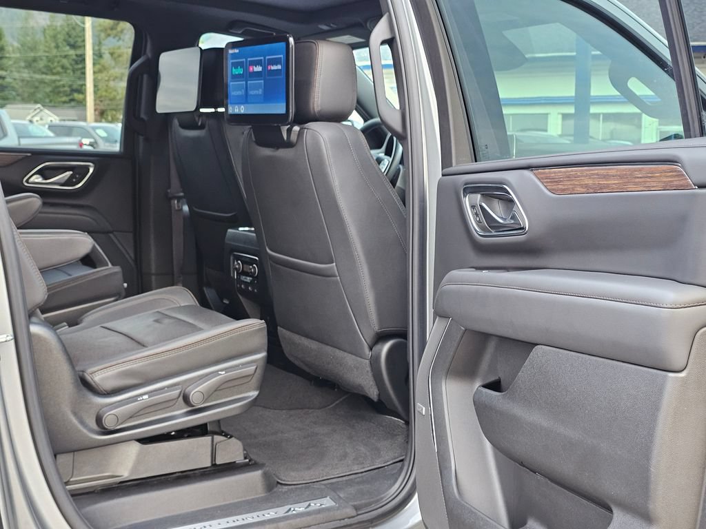 Used 2023 Chevrolet Suburban High Country w/ Premium Package 2 AWD/4WD image 15