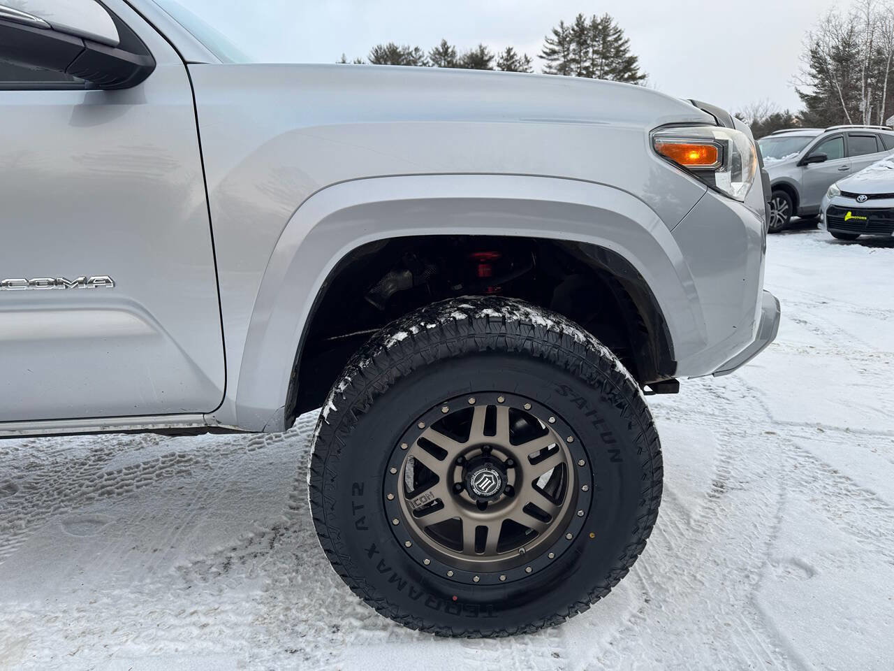 Used 2018 Toyota Tacoma TRD Sport w/ Technology Package image 10