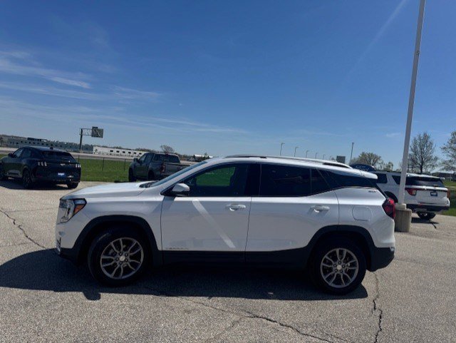 Used 2024 GMC Terrain SLT w/ Infotainment Package II image 6