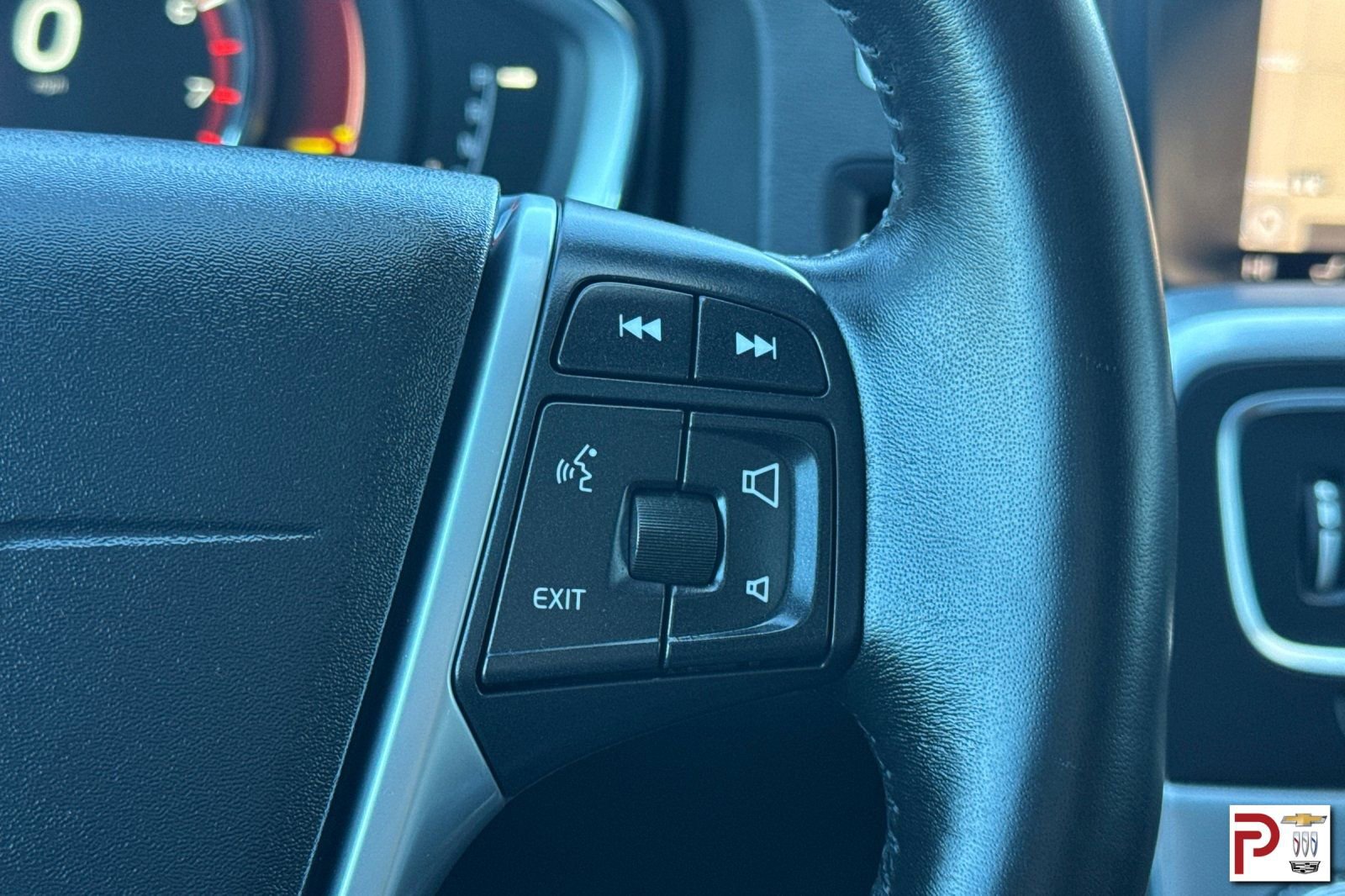 Used 2018 Volvo V60 T5 Cross Country image 30