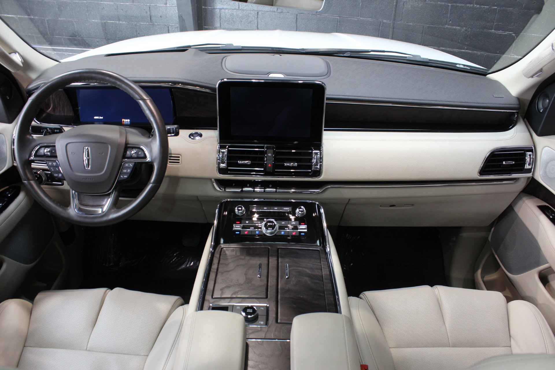 Used 2021 Lincoln Navigator Reserve w/ Luxury Package image 26