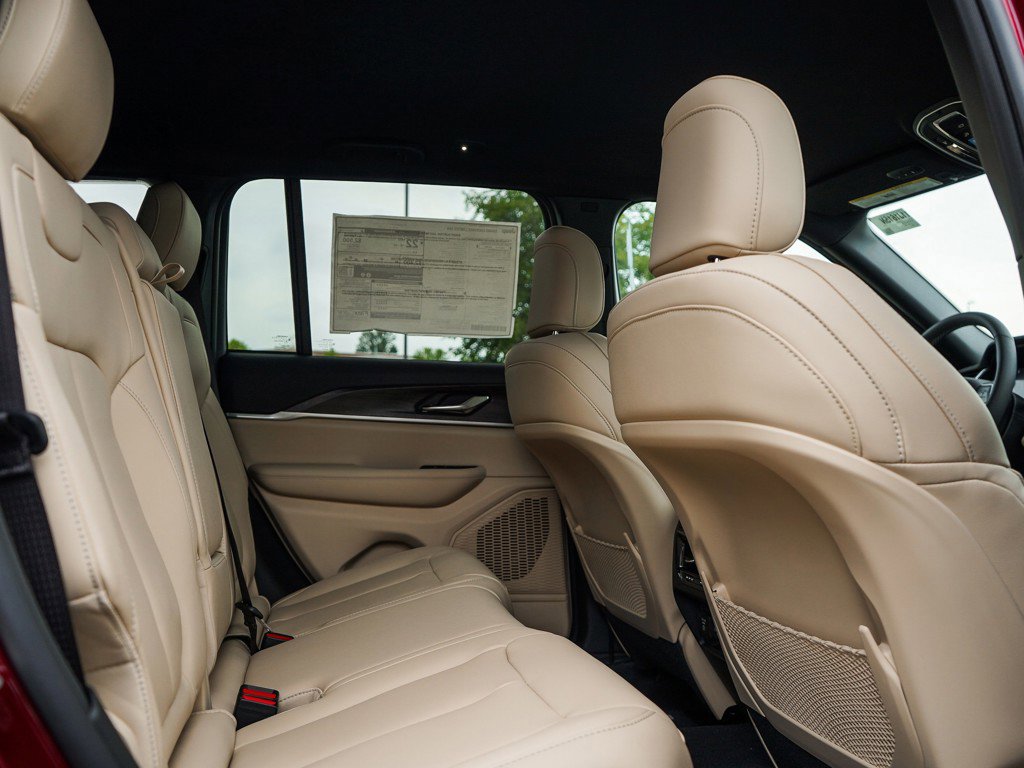 New 2025 Jeep Grand Cherokee Limited w/ Trailer Tow Package image 11