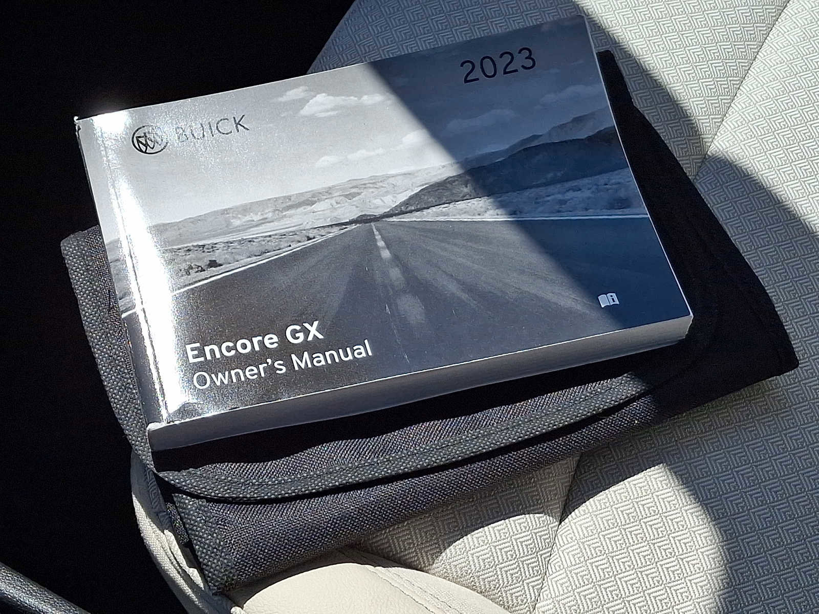 Certified 2023 Buick Encore GX Select AWD/4WD image 27