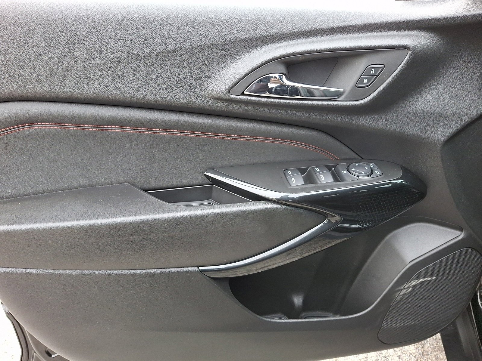 Used 2024 Chevrolet Trax RS w/ Driver Confidence Package image 13