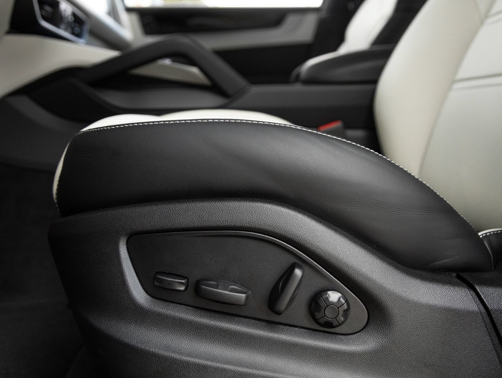 New 2026 Porsche Cayenne Coupe AWD/4WD image 23