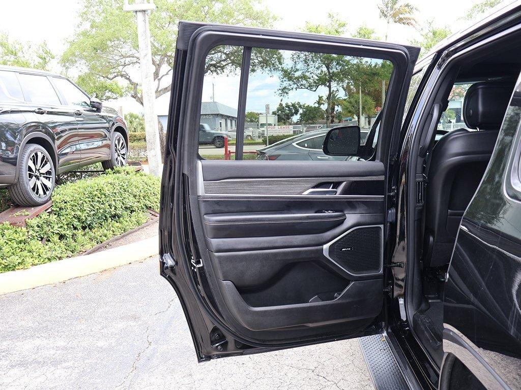 Used 2022 Jeep Wagoneer Series II w/ Premium Group I AWD/4WD image 28