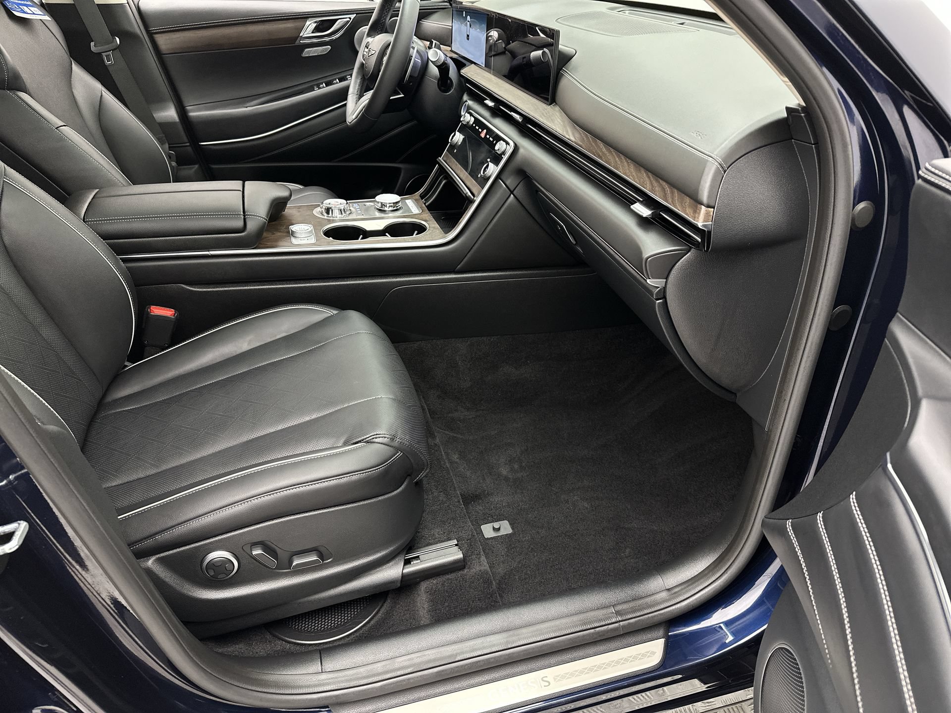 Certified 2026 Genesis GV80 3.5T Advanced AWD/4WD image 26