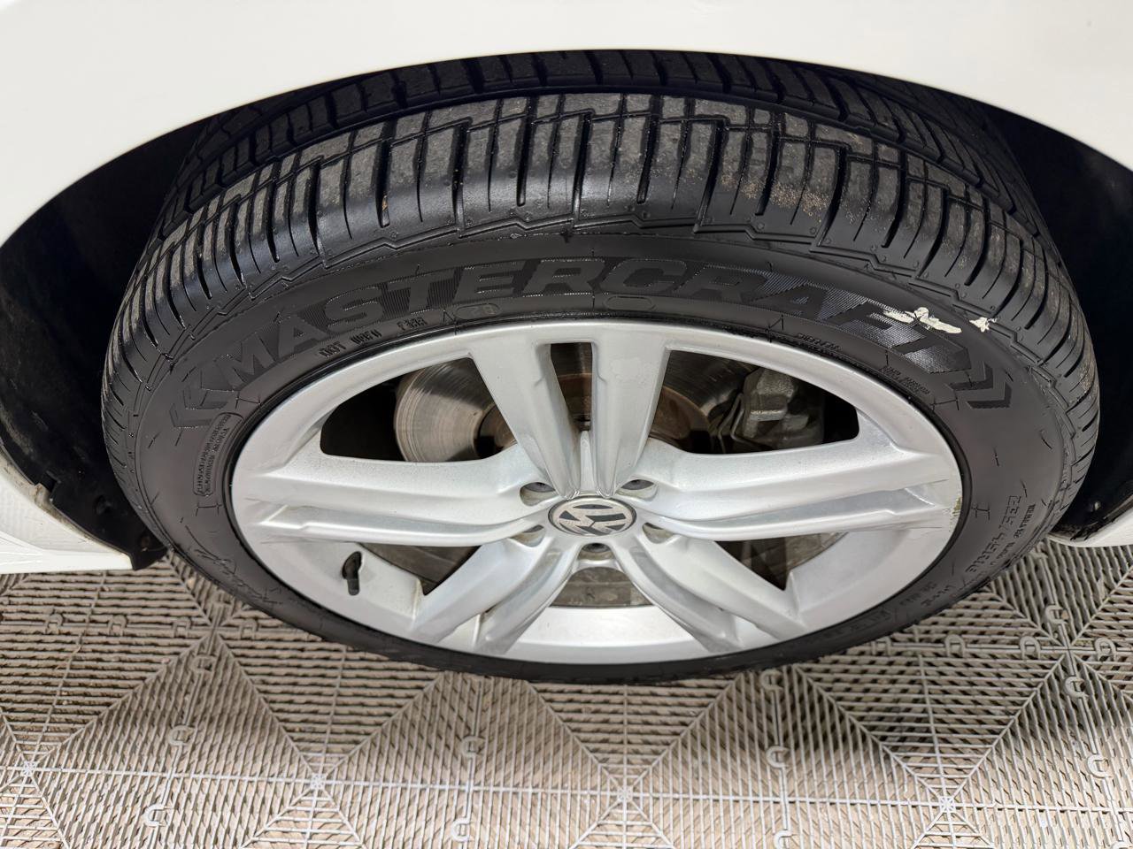 Used 2013 Volkswagen Passat TDI SEL Premium image 11