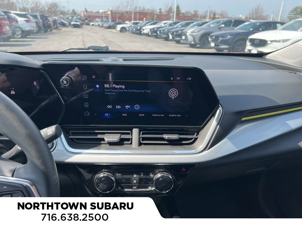 Used 2024 Chevrolet Trax LT w/ Sunroof Package image 4