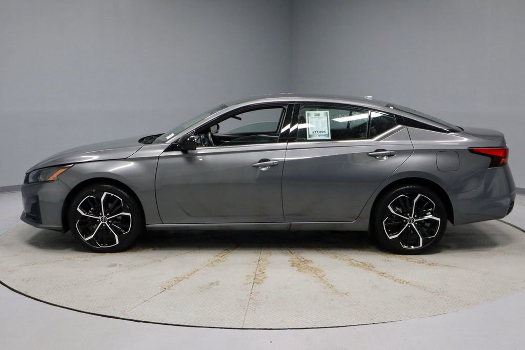 Used 2025 Nissan Altima 2.5 SR AWD/4WD image 8