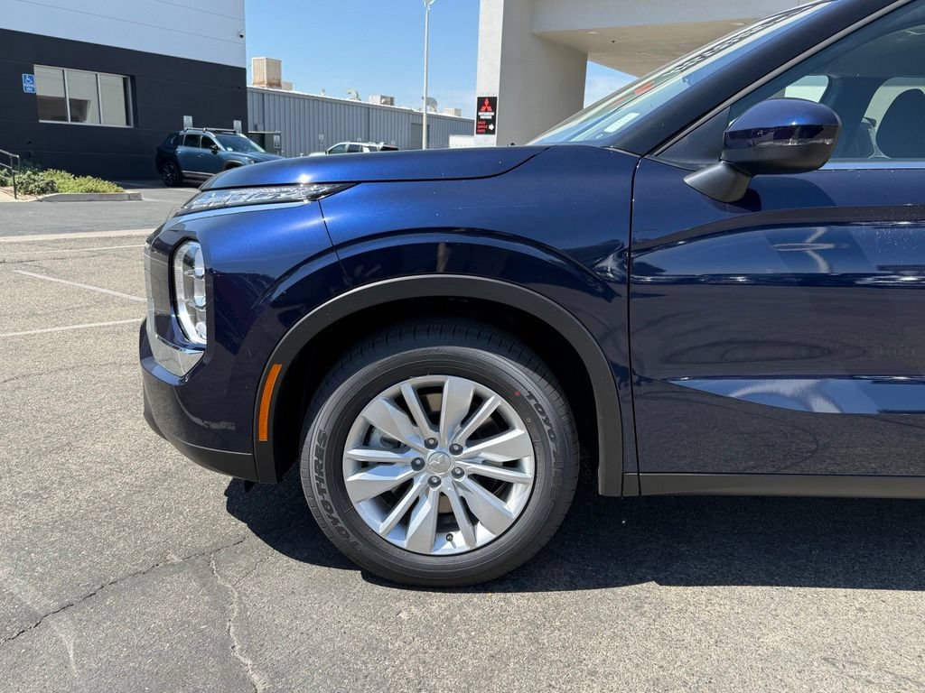 New 2026 Mitsubishi Outlander ES FWD image 5