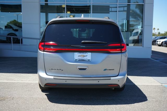 Used 2021 Chrysler Pacifica Limited w/ Uconnect Theater Family Group FWD image 7