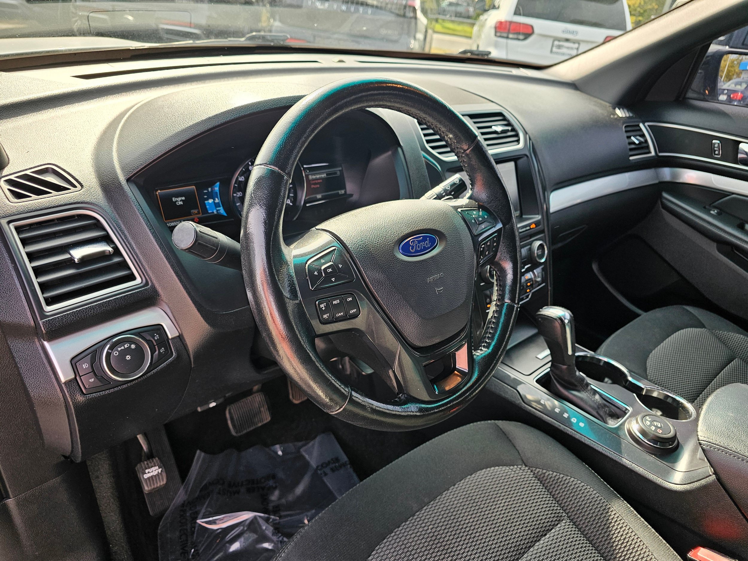 Used 2016 Ford Explorer XLT w/ Equipment Group 201A AWD/4WD image 26