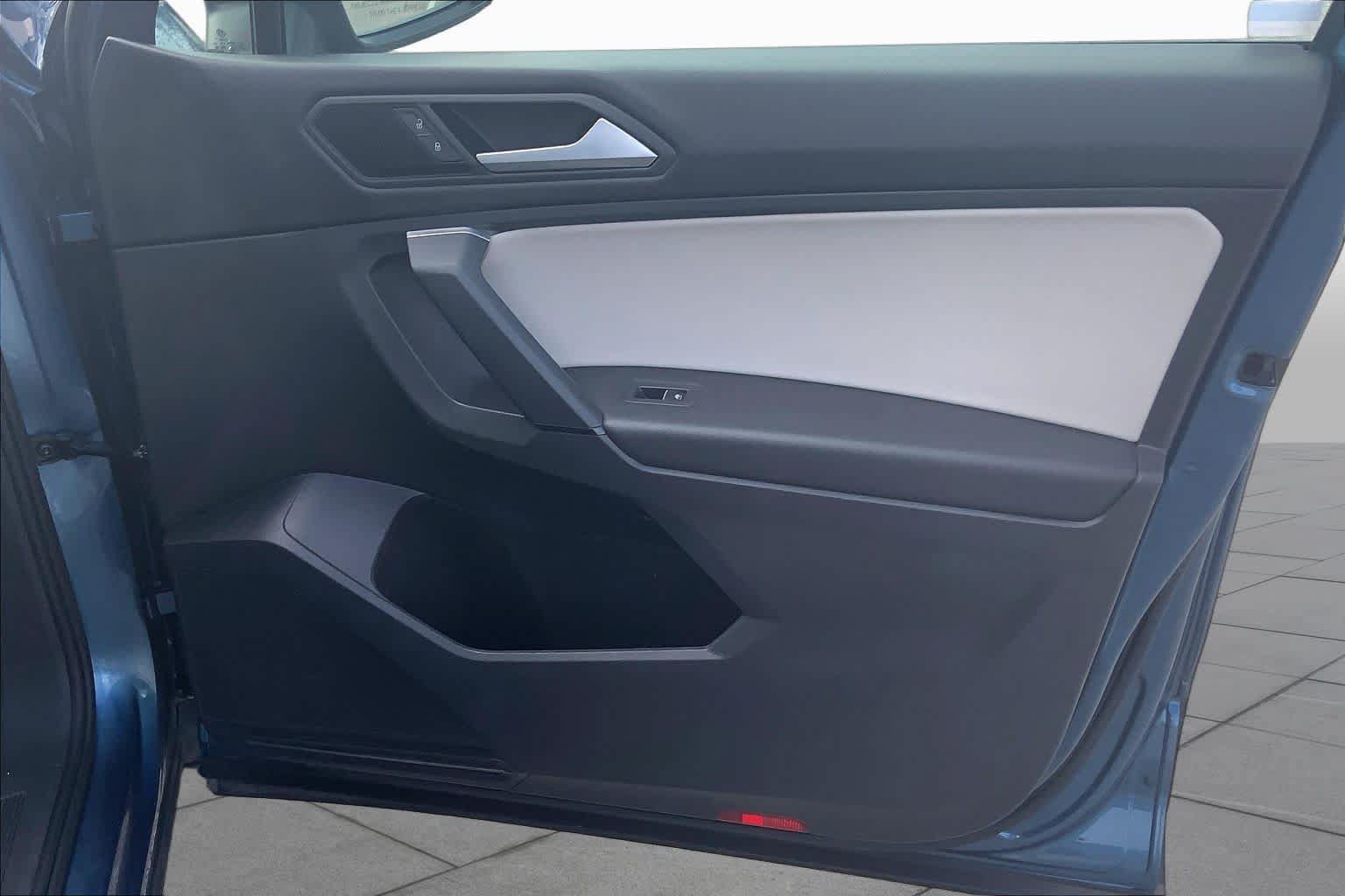 Used 2019 Volkswagen Tiguan SE w/ Panoramic Sunroof Package FWD image 23