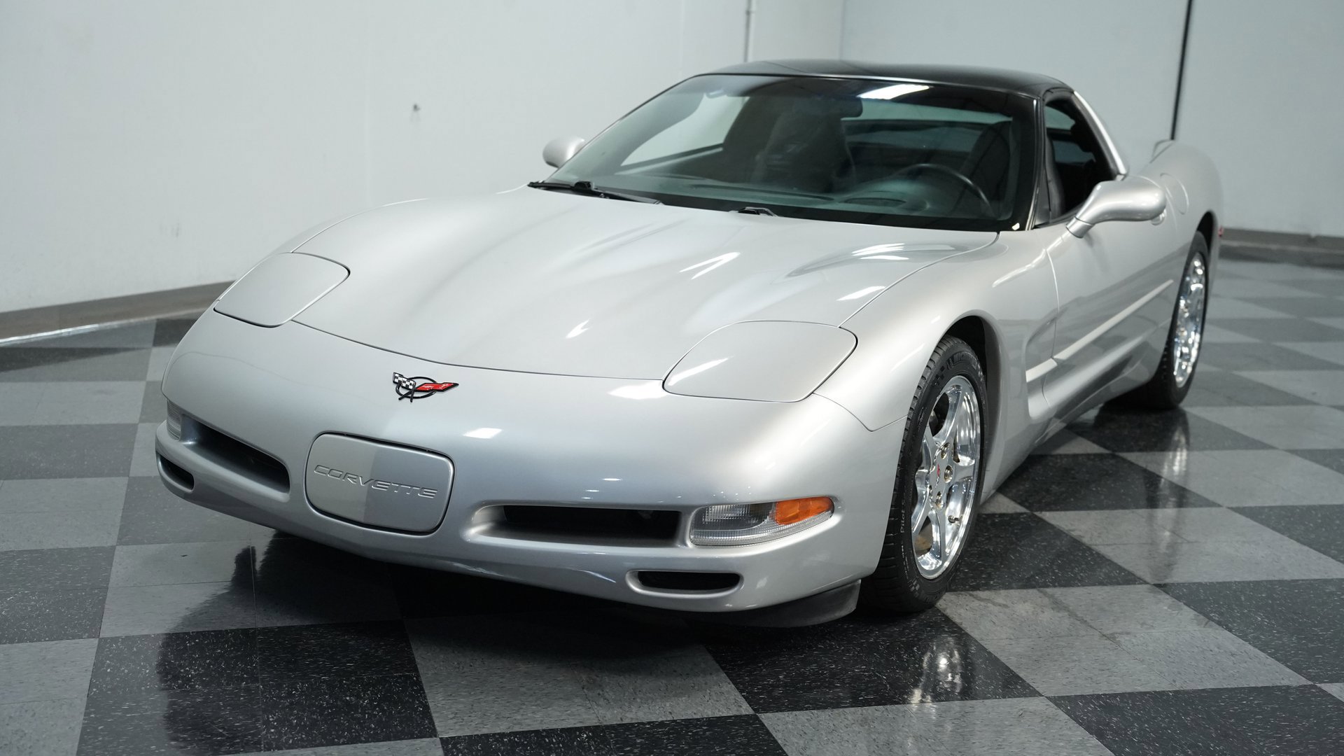 Used 2004 Chevrolet Corvette Coupe w/ Preferred Equipment Group image 16