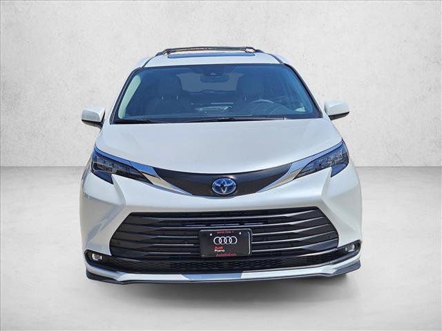 Used 2025 Toyota Sienna XLE FWD video 2