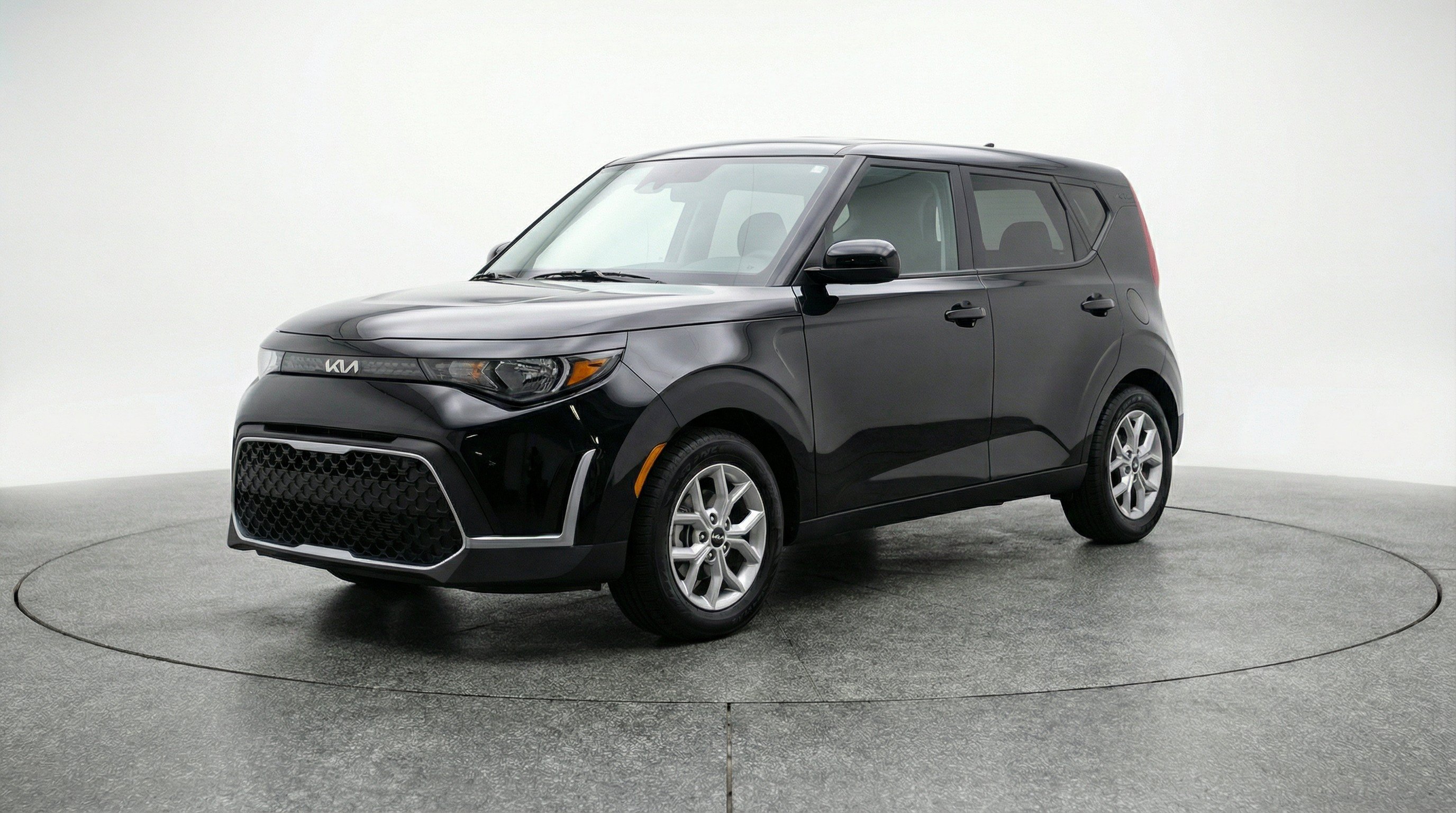 Used 2025 Kia Soul LX w/ LX Technology Package FWD image 3