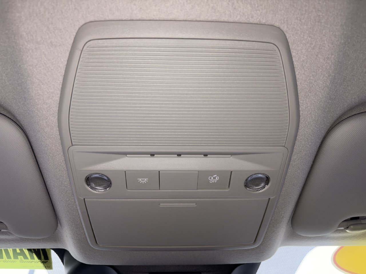 Used 2025 Nissan Kicks SR AWD/4WD image 15