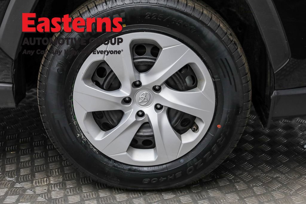 Used 2024 Toyota RAV4 LE image 29