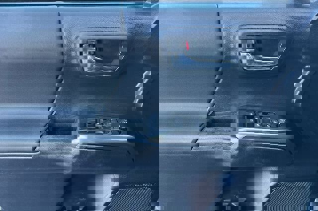 Used 2021 Toyota Tacoma TRD Sport w/ Technology Package image 12