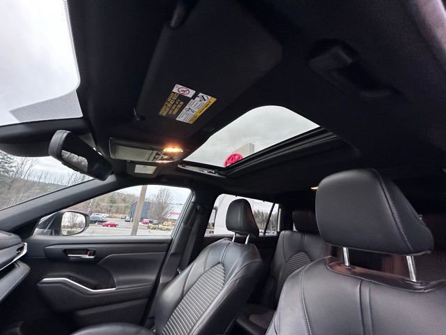 Used 2022 Toyota Highlander XSE image 13