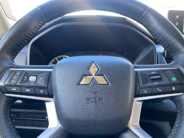 Used 2025 Mitsubishi Outlander SE AWD/4WD image 16