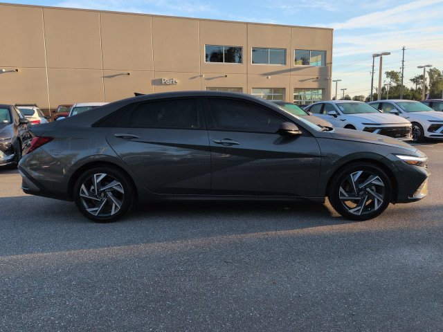 Used 2025 Hyundai Elantra Sport FWD image 4