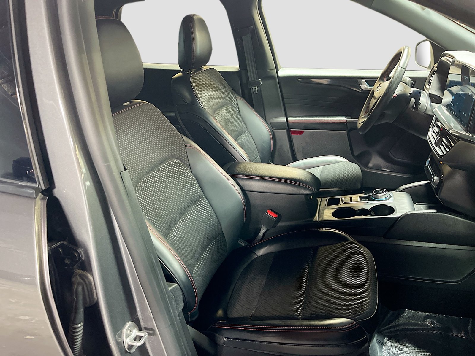 Used 2024 Ford Escape ST-Line Elite AWD/4WD image 28