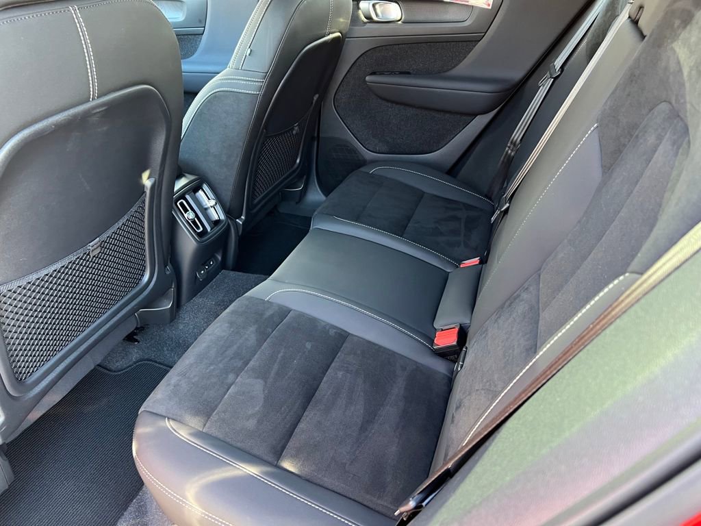 Used 2022 Volvo C40 P8 Recharge Ultimate image 11