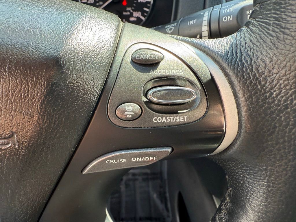 Used 2020 Nissan Pathfinder SV image 21