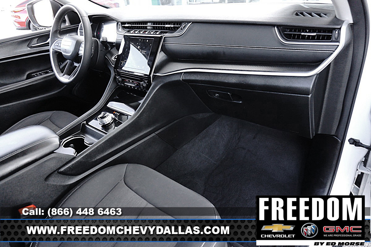 Used 2024 Jeep Grand Cherokee Laredo image 8