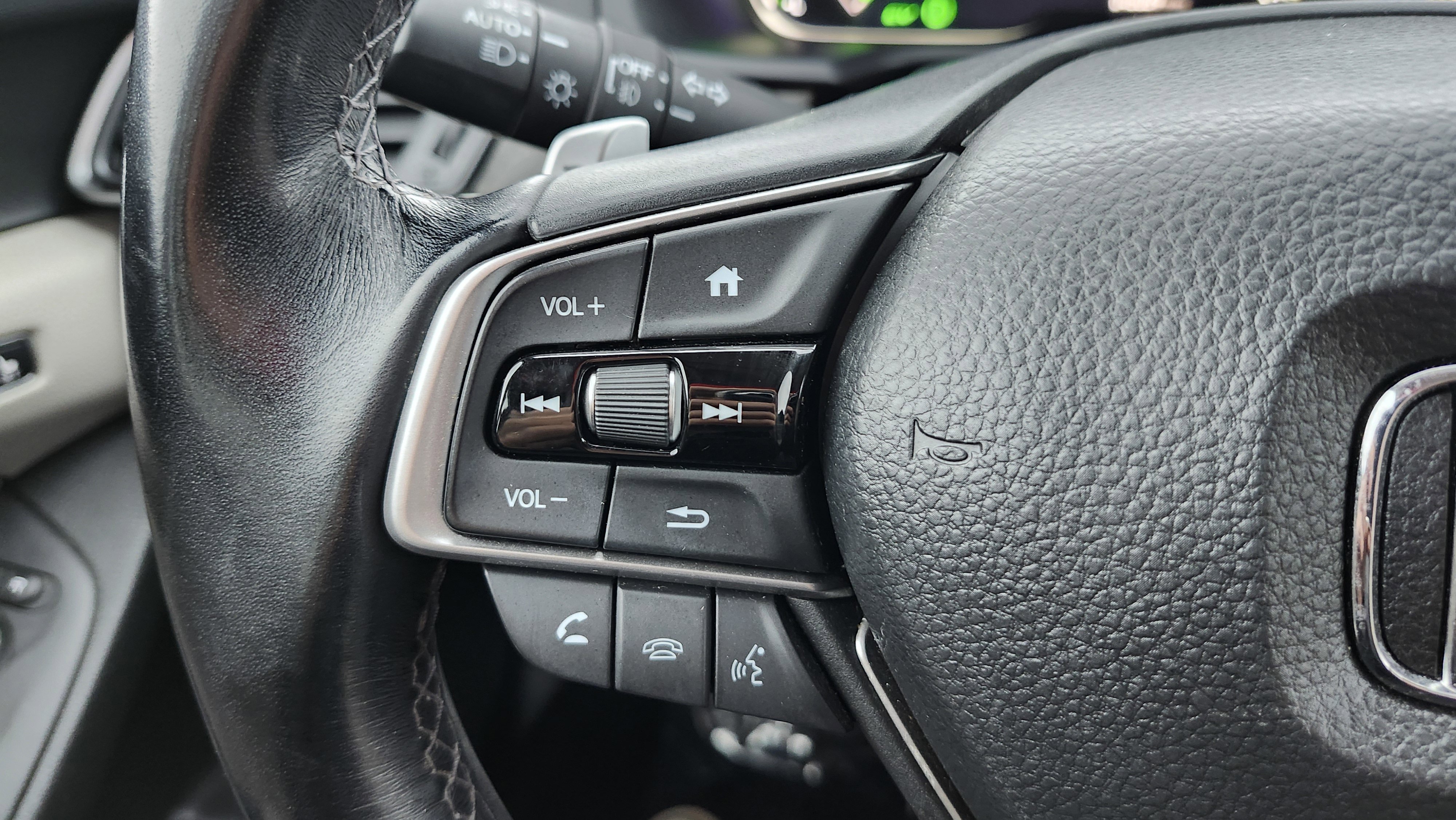 Used 2020 Honda Accord Touring image 39