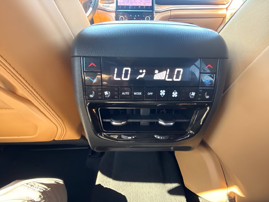 Used 2025 Jeep Grand Cherokee L Summit AWD/4WD image 13