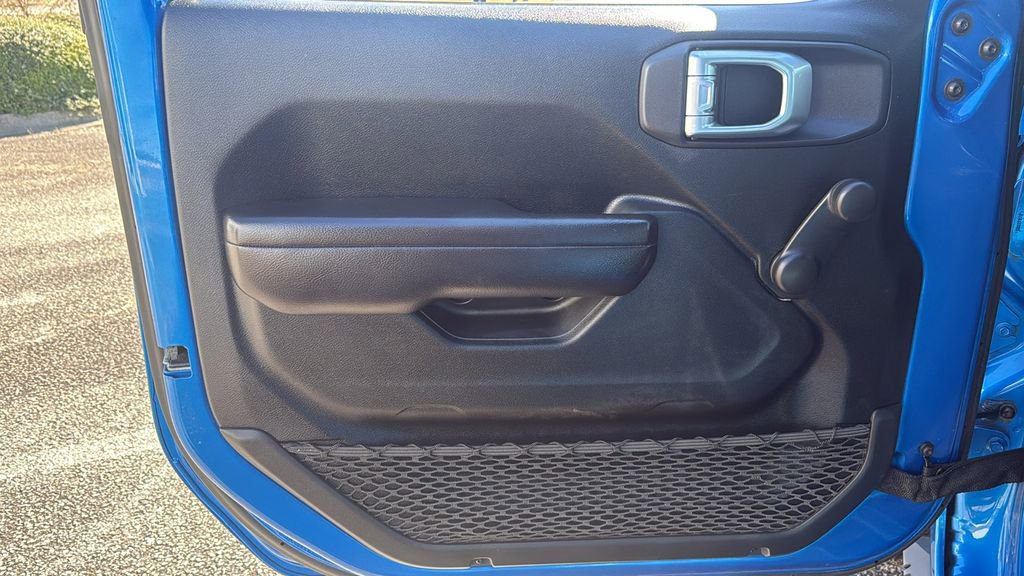 Used 2020 Jeep Gladiator Sport image 16