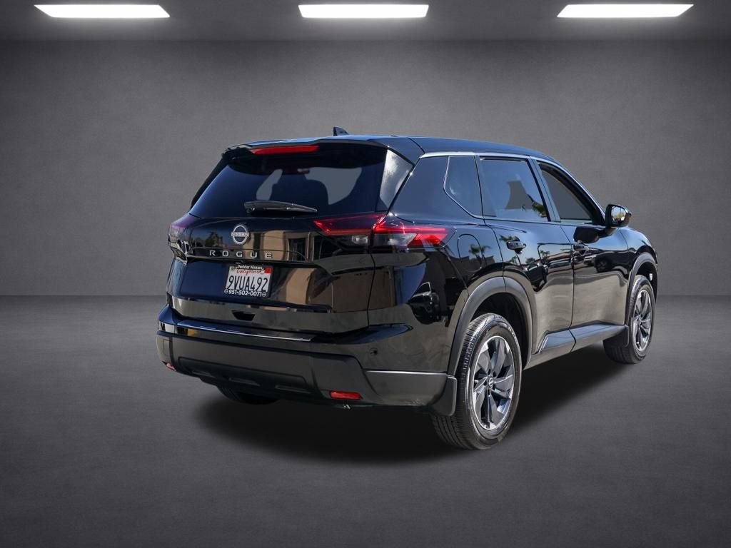 Used 2025 Nissan Rogue SV image 4