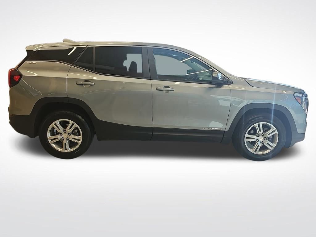 Used 2024 GMC Terrain SLE image 7