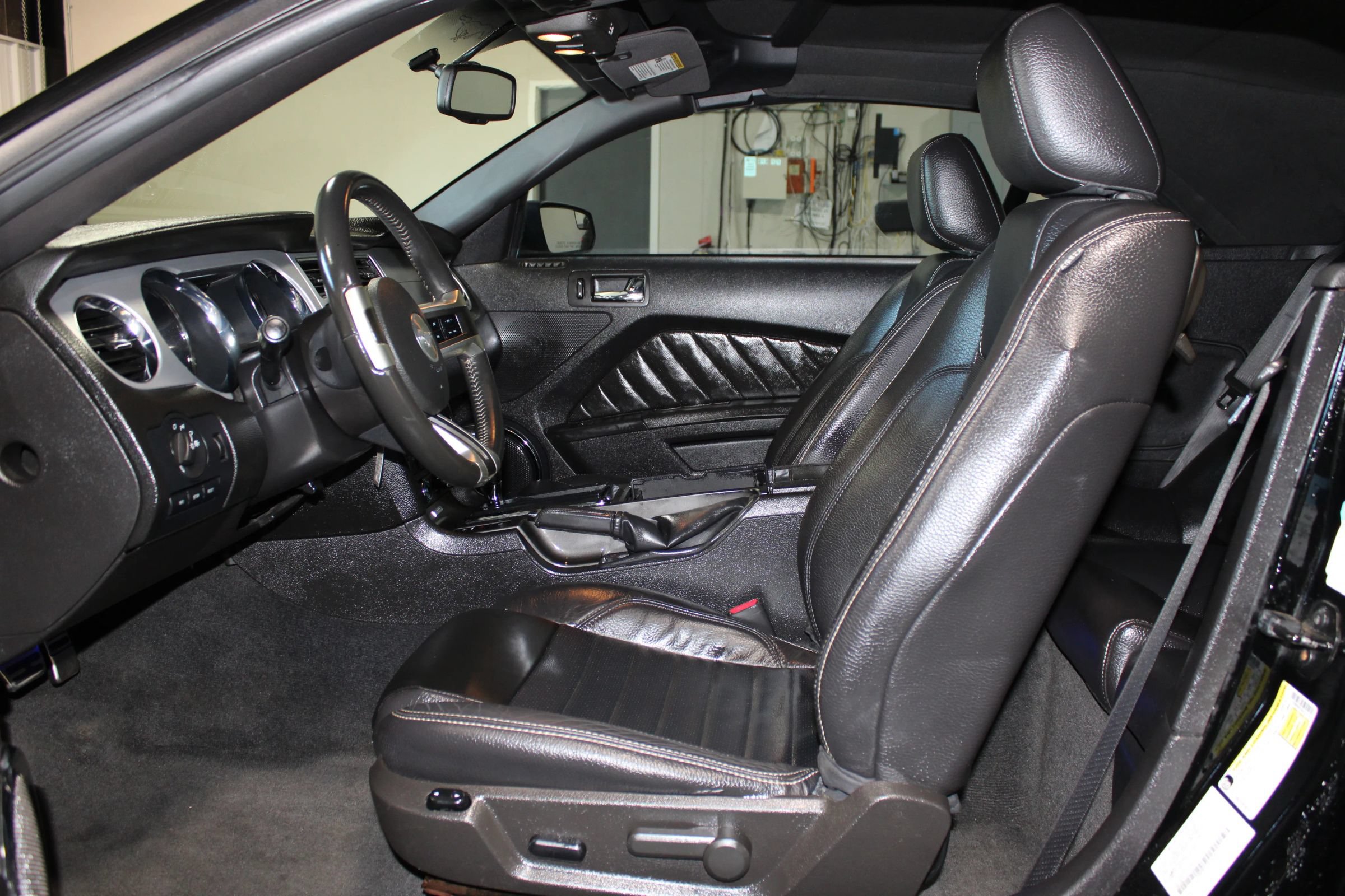 Used 2011 Ford Mustang GT Premium w/ Comfort Pkg RWD image 10